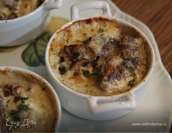 Жюльен с куриной печенью и грибами