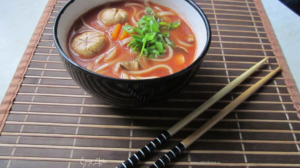 Мисо суп с курицей и лапшой Удон