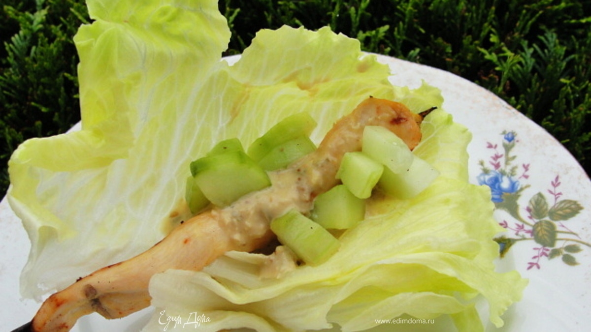 Соте из куриной грудки на гриле, с огурчиками в остром соусе