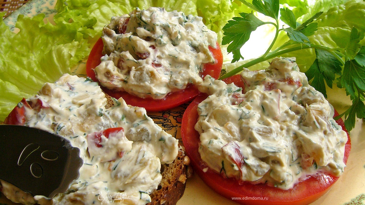 Закуска из баклажана и болгарского перца с сыром фета и мятой