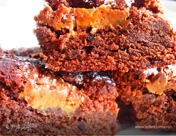 Шоколадный пирог с карамелью