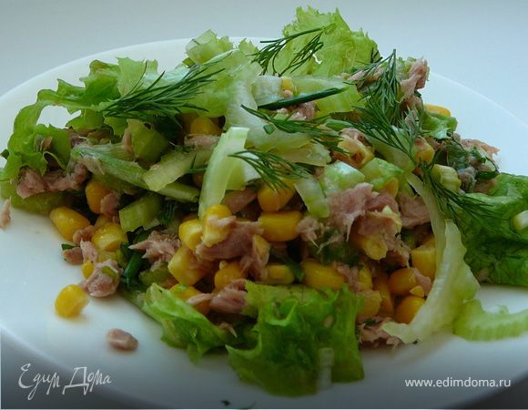 Салат "Весенний" с сельдереем, черемшой и тунцом