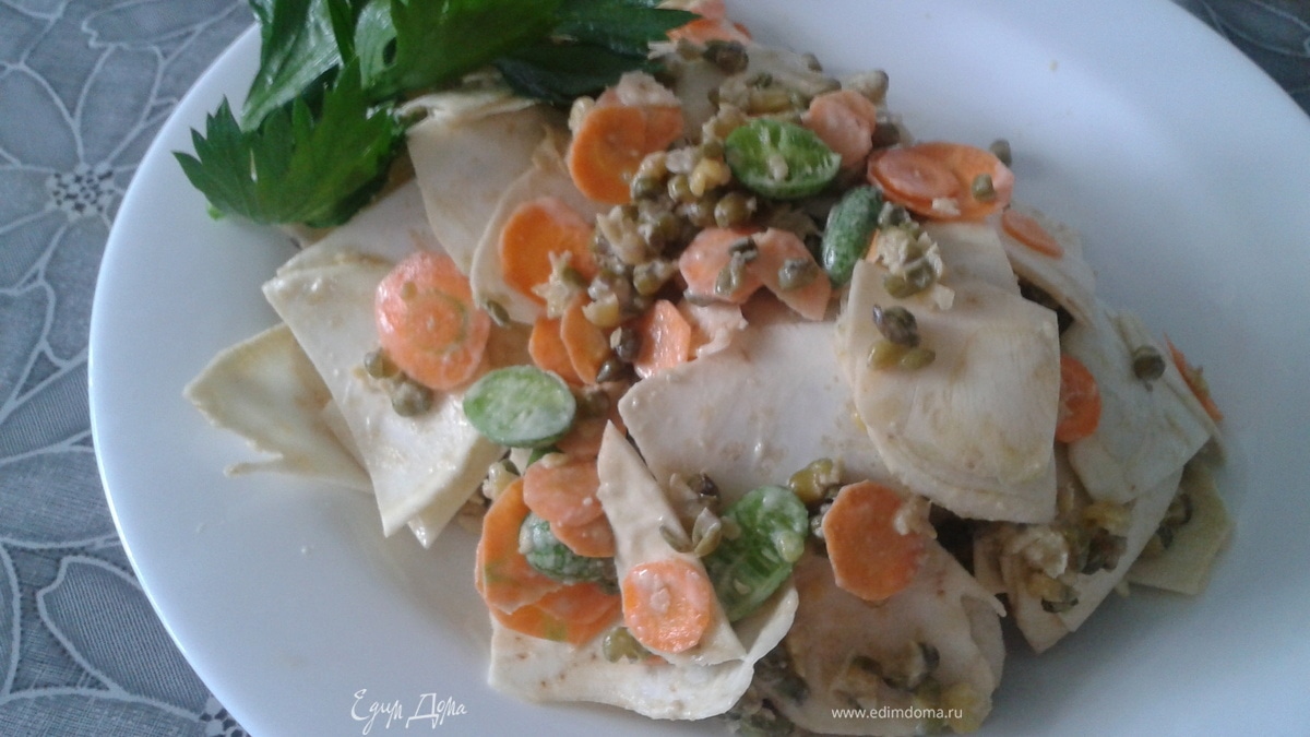 Салат с сельдереем, маш и мелотрией