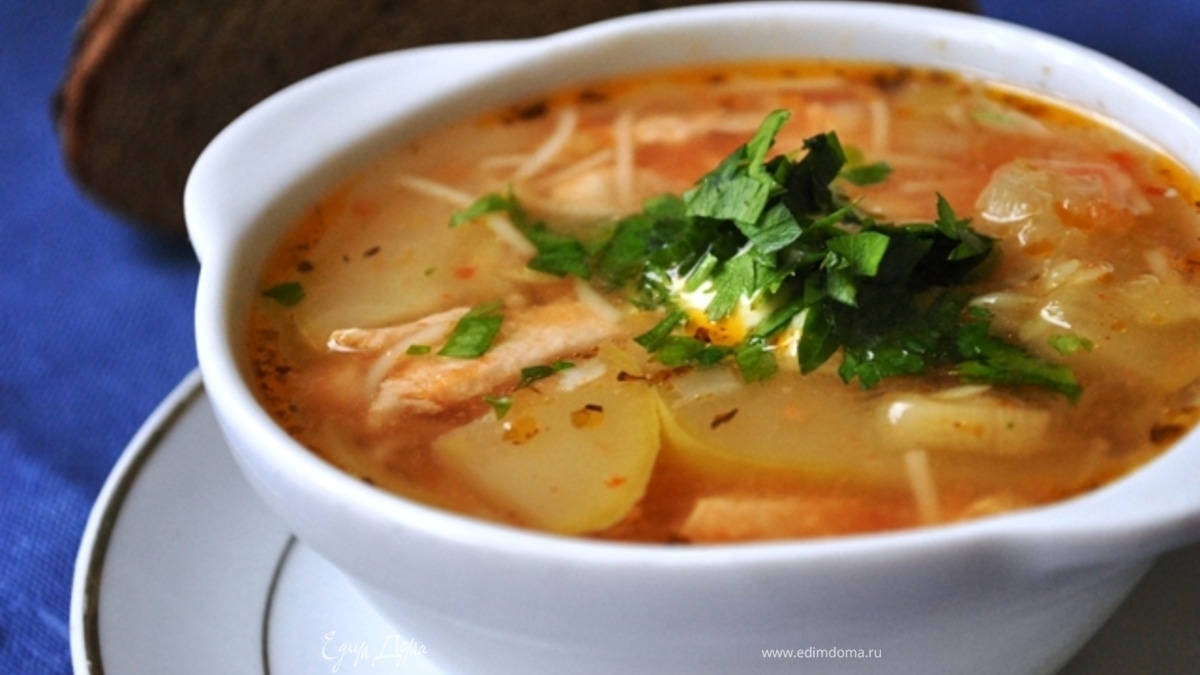 Французский куриный суп с кабачками