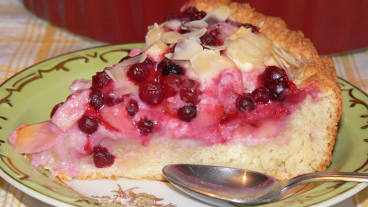 Творожный пирог с грушами и брусникой