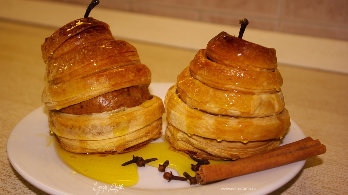 Груши в слоёном тесте