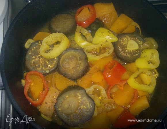 Овощи в индийском стиле и свиной карбонат с уцхо-сунели