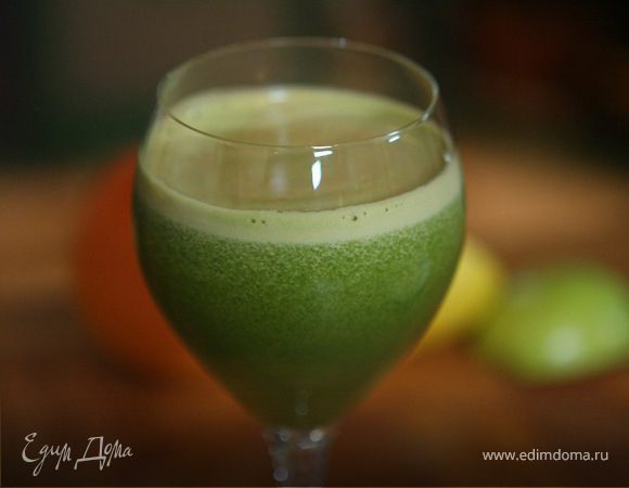 Сок из шпината, апельсина, грейпфрута и яблока Сок из шпината, апельсина, грейпфрута и яблока