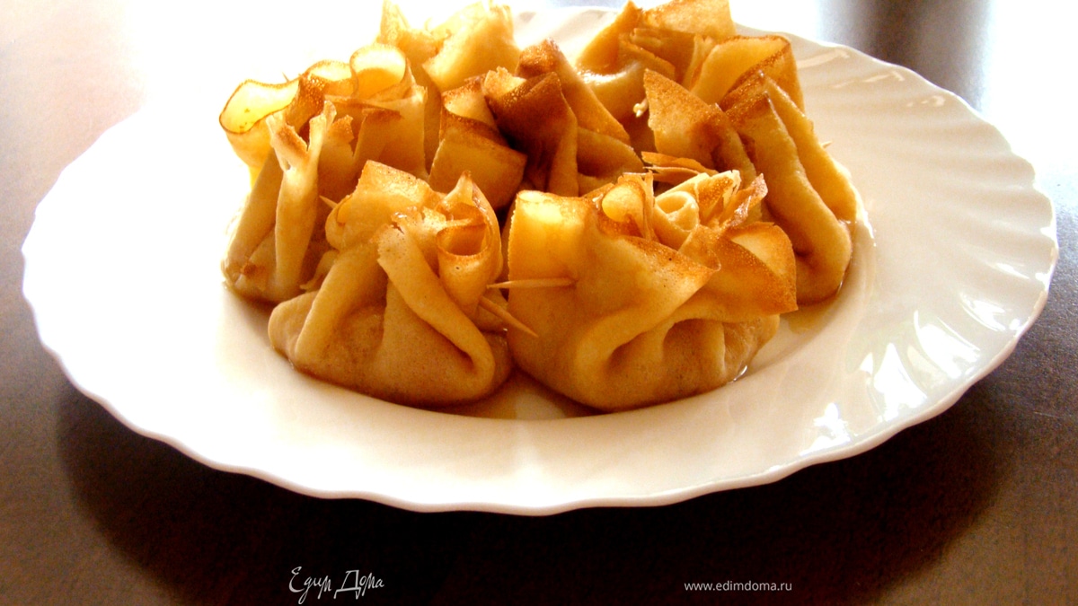 Блинчики с карамелизованными яблоками