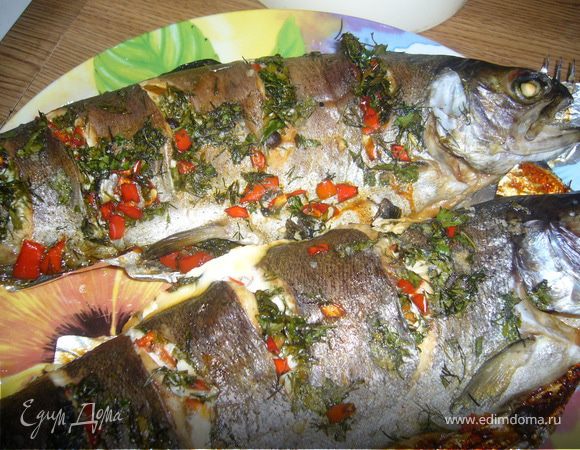 Радужная форель фаршированная зеленью и болгарским перцем Радужная форель фаршированная зеленью и болгарским перцем