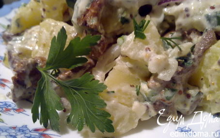 Рецепт Теплый картофельный салат с лисичками и сметанным соусом.