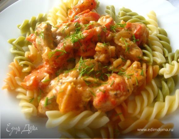 Курица с овощами в сметано-томатном соусе Курица с овощами в сметано-томатном соусе