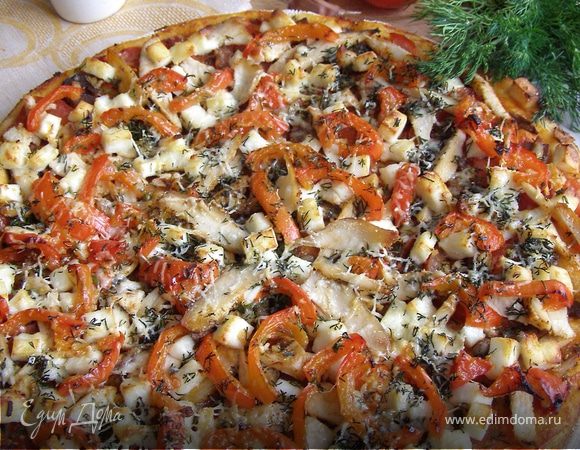 Пицца с курицей, грибами и адыгейским сыром 