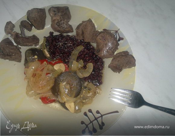 EL Torro или сердце быка с овощами и черным рисом EL Torro или сердце быка с овощами и черным рисом