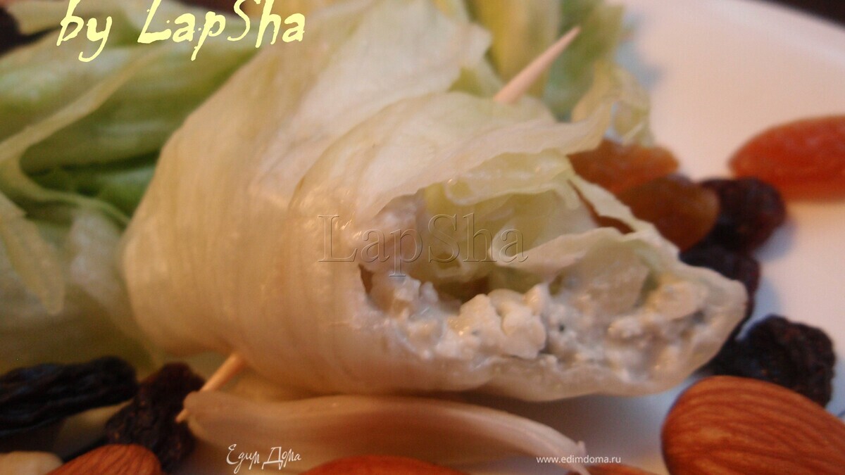 Рулетики с начинкой из рамбутана и сыра дор блю