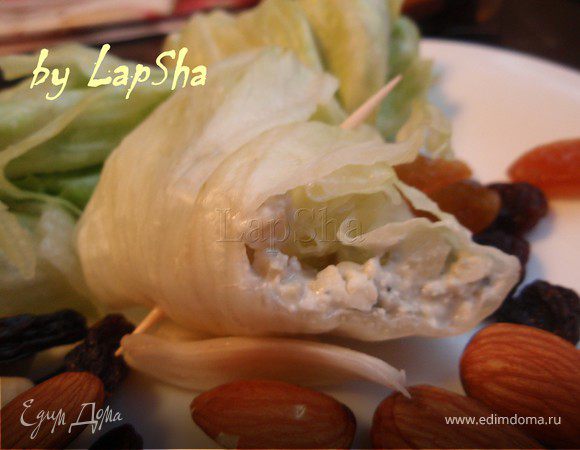 Рулетики с начинкой из рамбутана и сыра дор блю