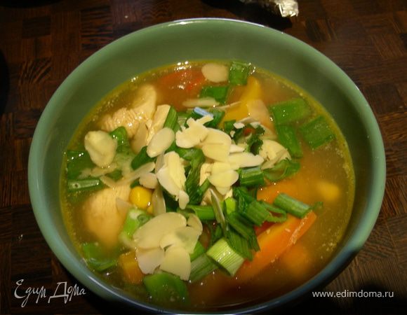 Куриный суп с перцем и миндалём