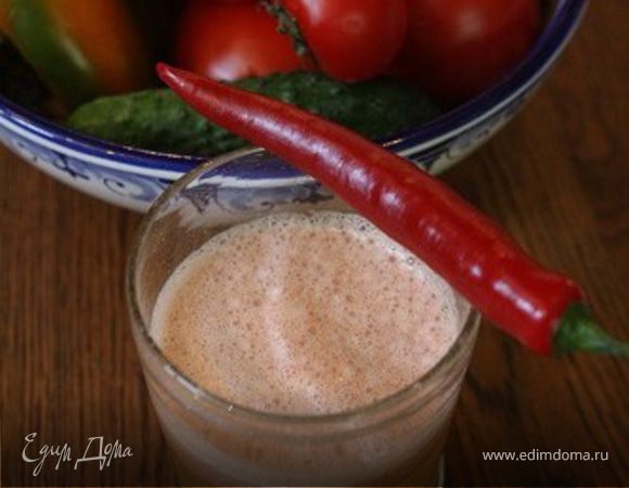 Томатный сок с сельдереем и перцем чили Томатный сок с сельдереем и перцем чили