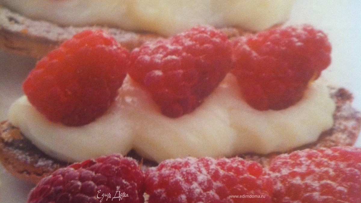 Печенье миндальное с ягодами