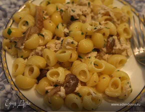 Паста с грибами, цыпленком и сливочным соусом Паста с грибами, цыпленком и сливочным соусом