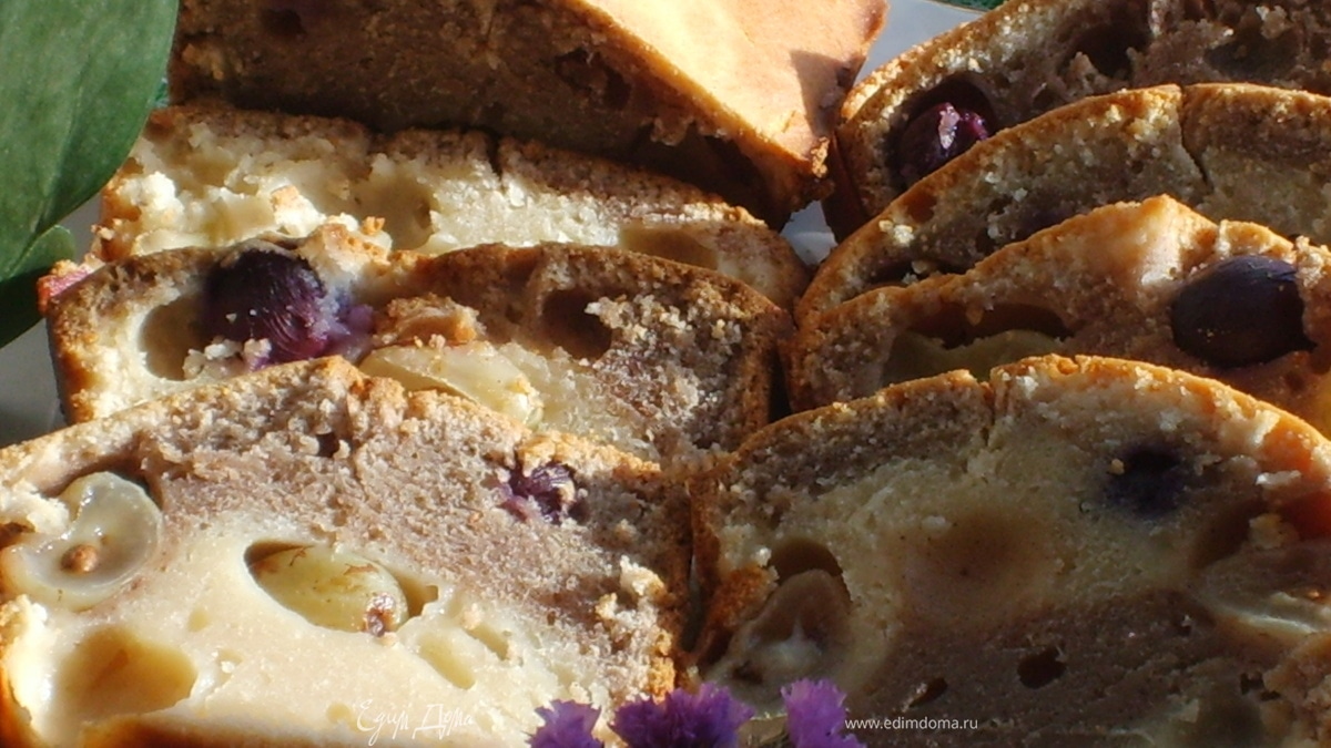 Кекс с виноградом на йогурте
