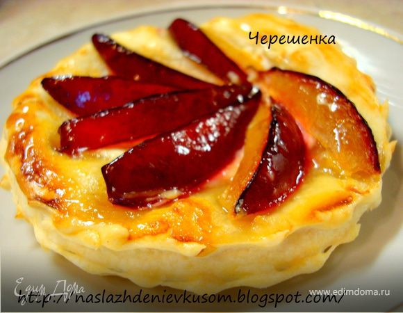 Пирожные со сливой, манго и козьим сыром Пирожные со сливой, манго и козьим сыром