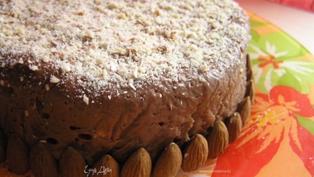 Шоколадный торт-тянучка с курагой и орехами 