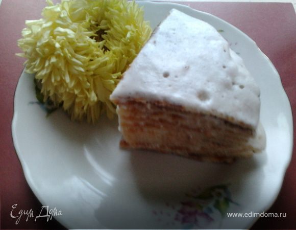 Вафельный тортик с белковым кремом