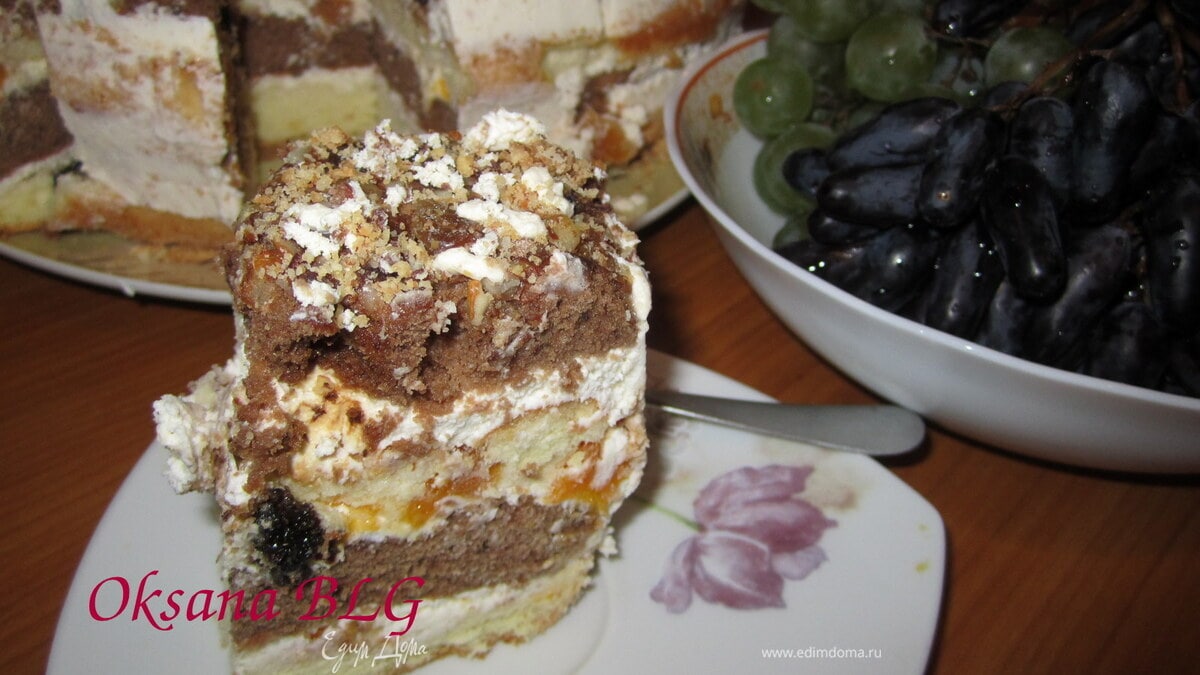 Двухцветный бисквитный торт..