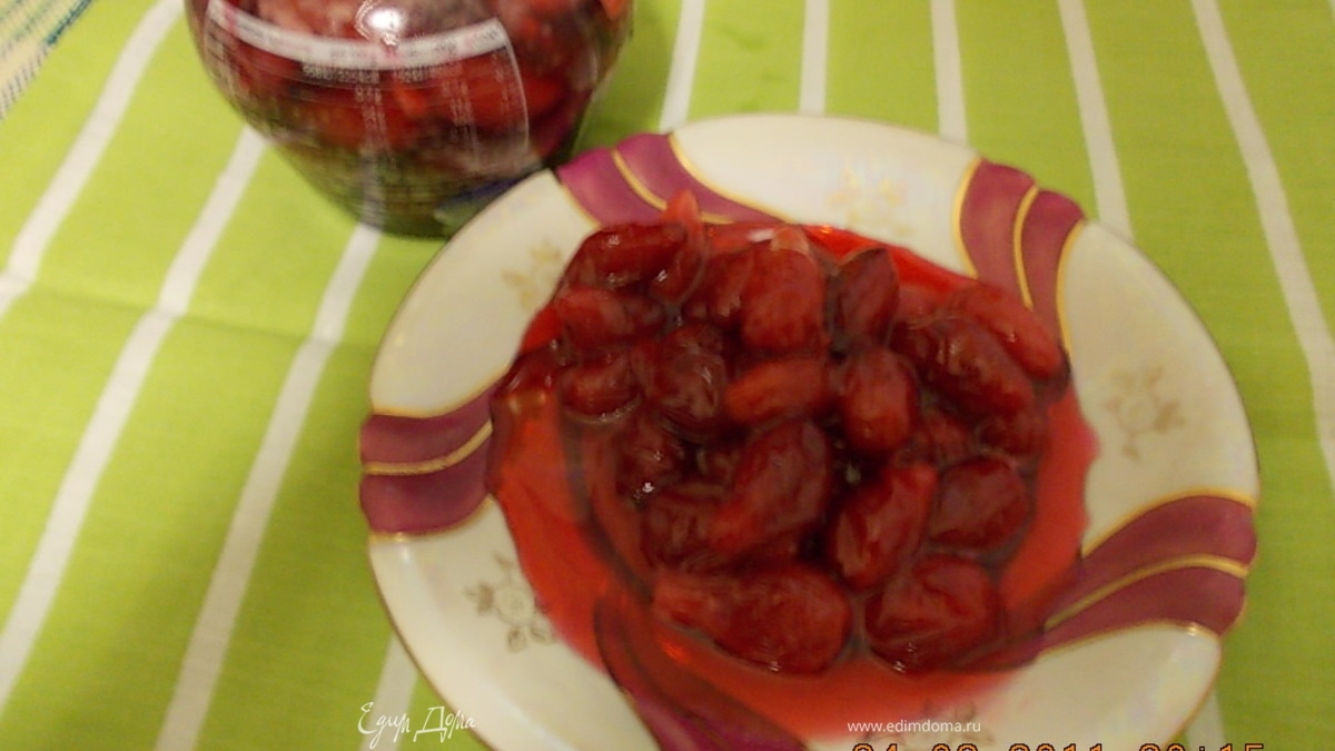 Варенье  кизиловое  на скорую руку