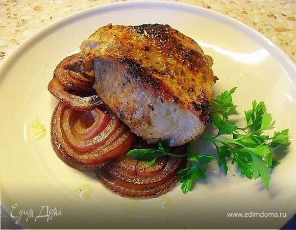 СВИНИНА ГРИЛЬ НА ЛУКОВОЙ ПОДУШКЕ СВИНИНА ГРИЛЬ НА ЛУКОВОЙ ПОДУШКЕ