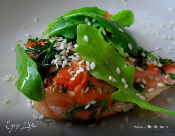 ФОРЕЛЬ В ЛИМОНО-УКРОПНОЙ ПАНИРОВКЕ С РУКОЛОЙ