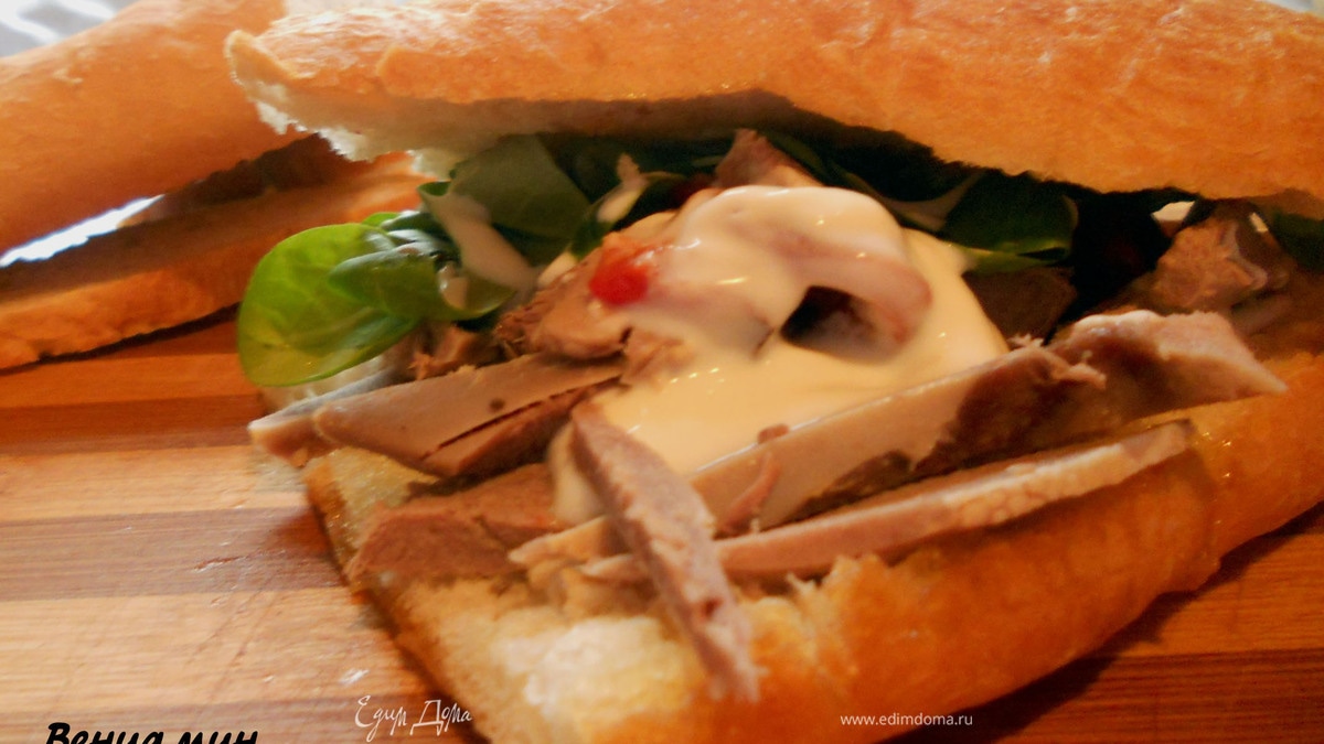 Сэндвич с корном, языком и запеченым перцем