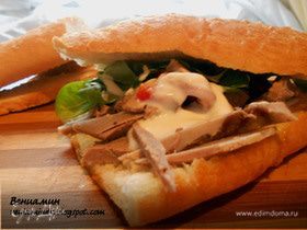 Сэндвич с корном, языком и запеченым перцем