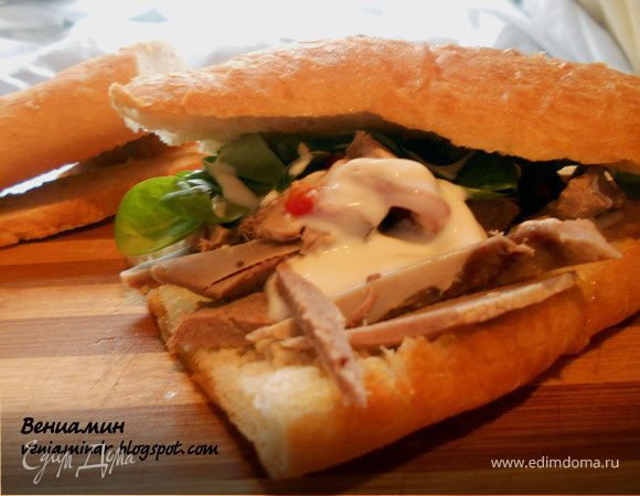 Сэндвич с корном, языком и запеченым перцем