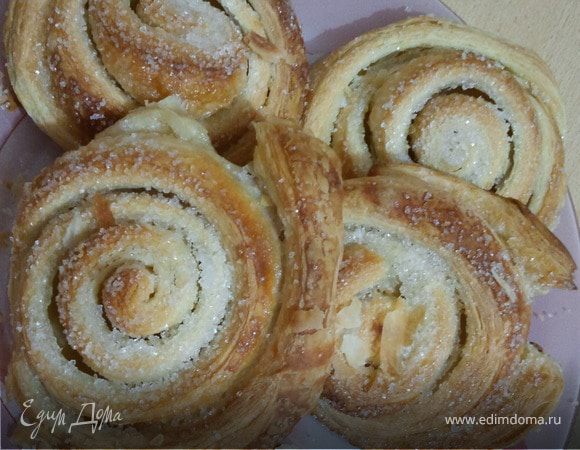 "Ушки" из слоеного теста