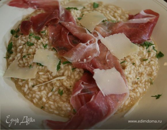 Ризотто с сельдереем, ветчиной и пармезаном Ризотто с сельдереем, ветчиной и пармезаном