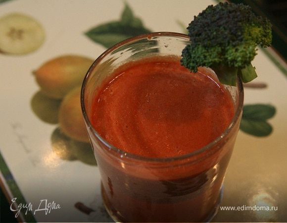 Сок из брокколи с помидором, огурцом и сладким перцем