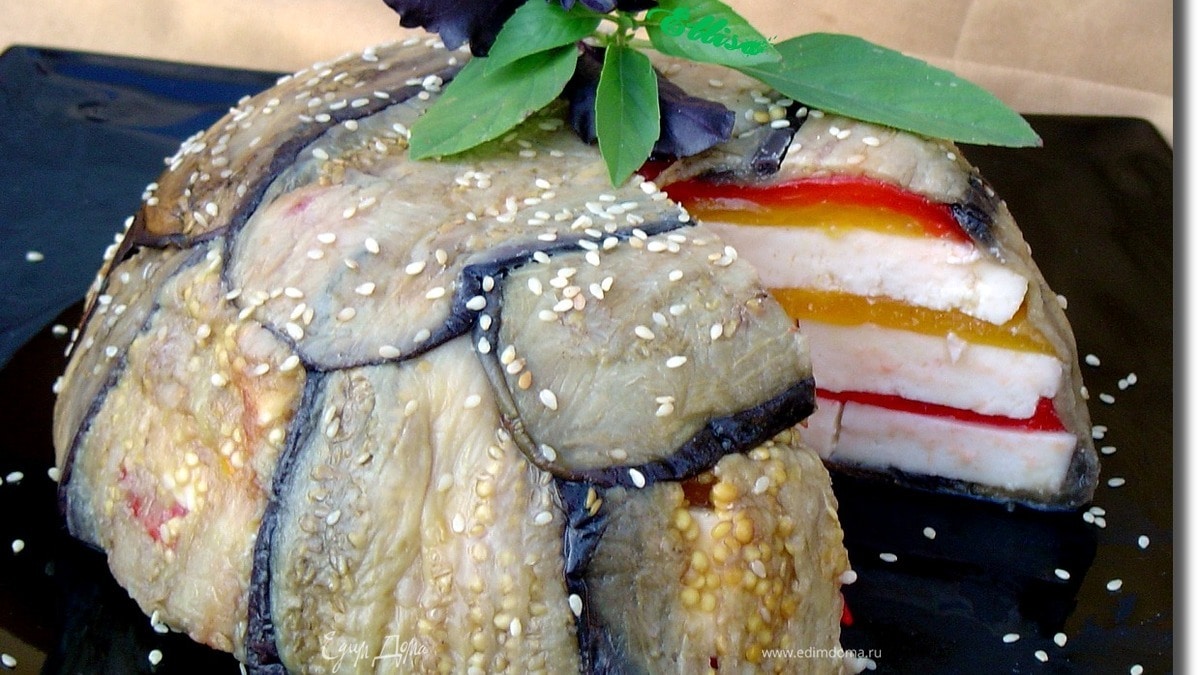 Террин из запеченных перцев, баклажанов и брынзы