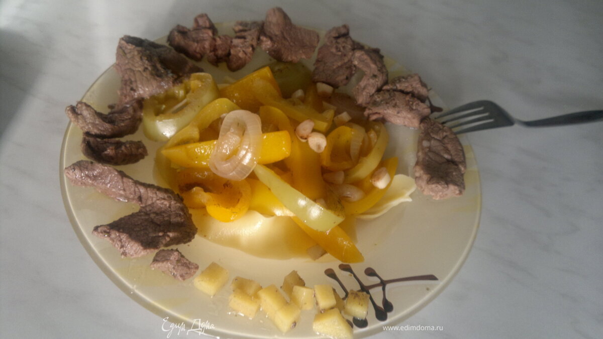 Баранина в восточном стиле с уцхо овощами и спагетти