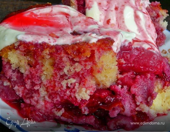 "Пудинг Евы" из садовых фруктов со сливками 