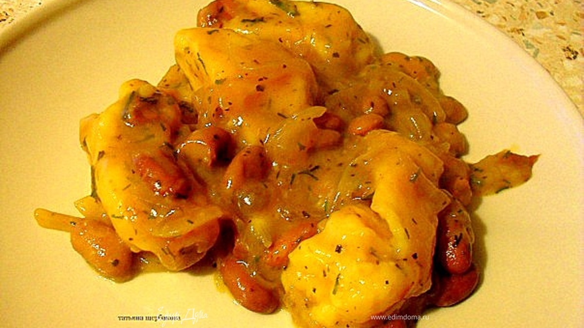Тыквенные ньокки в фасолевом соусе с чили.
