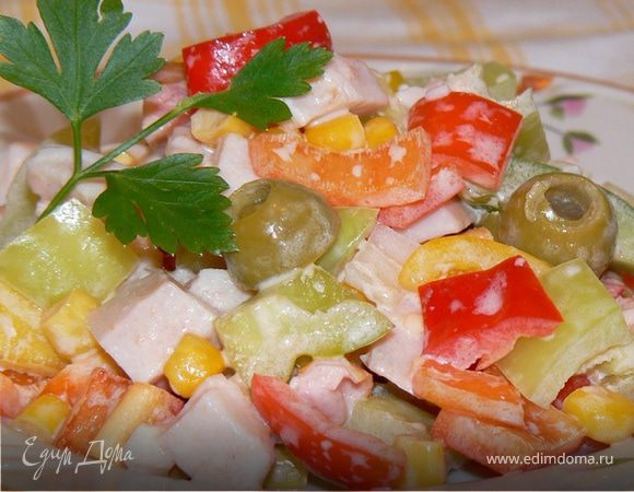 Cалат с копченой курицей и оливками