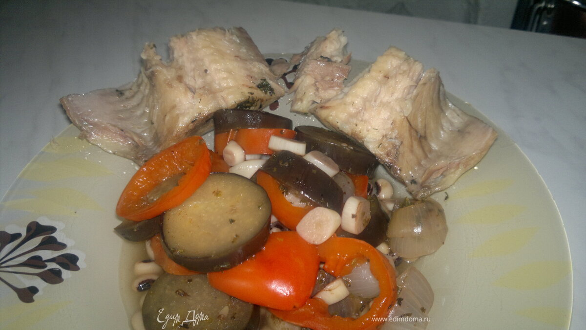 Сом в мятном бульоне и фасоль с овощами