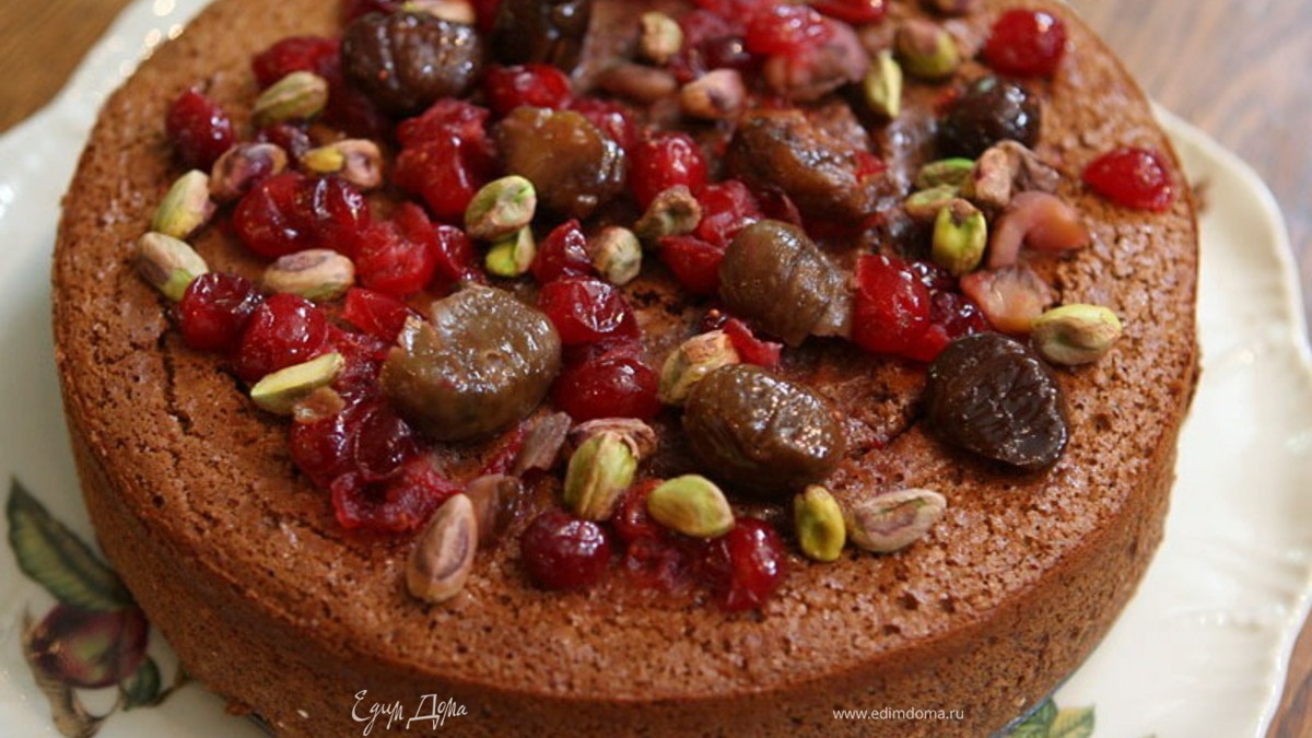 Каштановый пирог с миндалем, клюквой и фисташками
