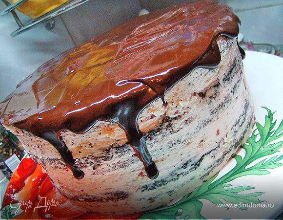 Шоколадный торт с клубничным кремом 