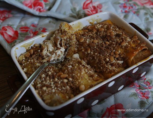 Блинчики с творогом, пряностями и кедровыми орехами