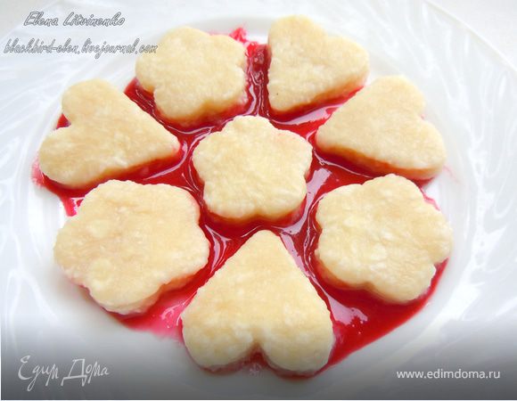 Ленивые вареники с ягодным соусом