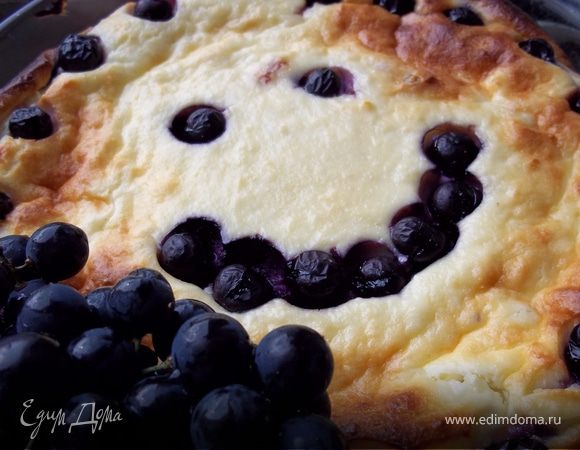Творожная запеканка с белым изюмом и черным виноградом Творожная запеканка с белым изюмом и черным виноградом