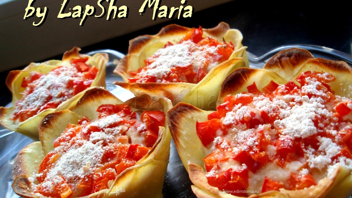 "Кувшинка" с курицей и картофельными лепестками